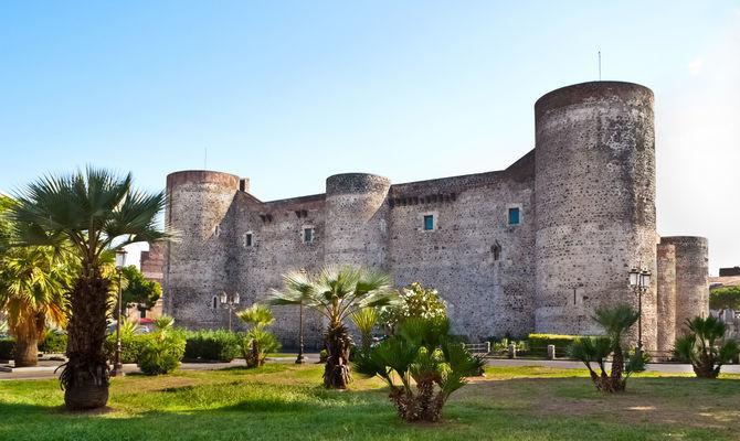 La Finestra Sul Castello Villa Catania Luaran gambar